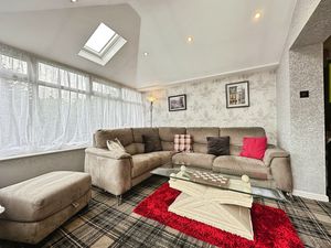Sun room- click for photo gallery